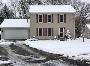 12 Faucett Ln, Pittsfield, MA 01201