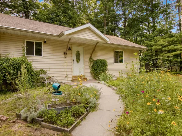 880 Cedar Trl, Interlochen, MI 49643