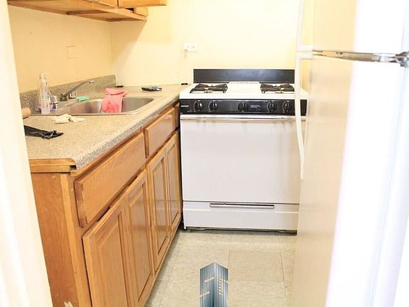 4th image of 145 E 18th St APT 5A