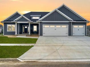 103 Fieldstone Dr, Reinbeck, IA 50669