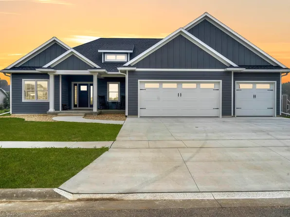 103 Fieldstone Dr, Reinbeck, IA 50669