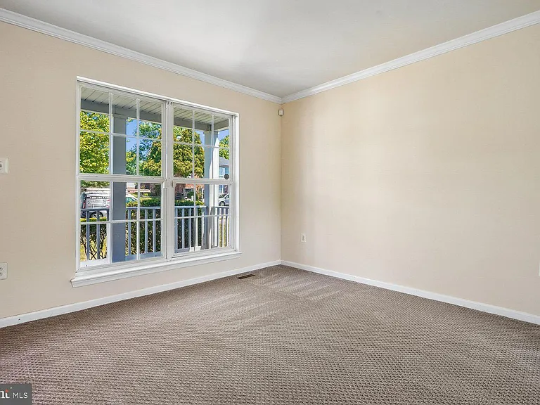 14677 Cloverdale Rd — Photo 13