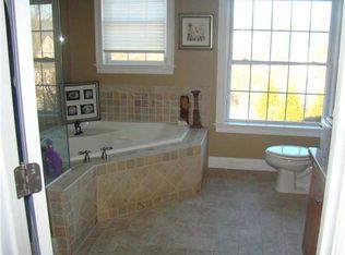 1 Old Jenckes Hill Rd, Lincoln, RI 02865