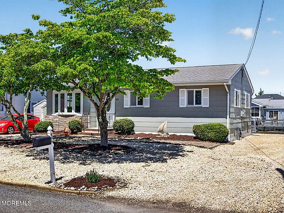 3rd image of 404 Whyatt Court