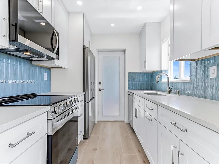 331 SW 8th St #3F — Photo 11