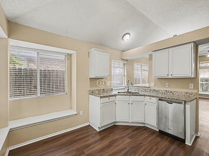 5210 Livermore Dr — Photo 8
