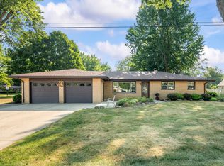 1686 N Teakwood Dr, Stevensville, MI 49127