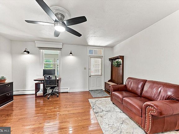 5th image of 332 Main St