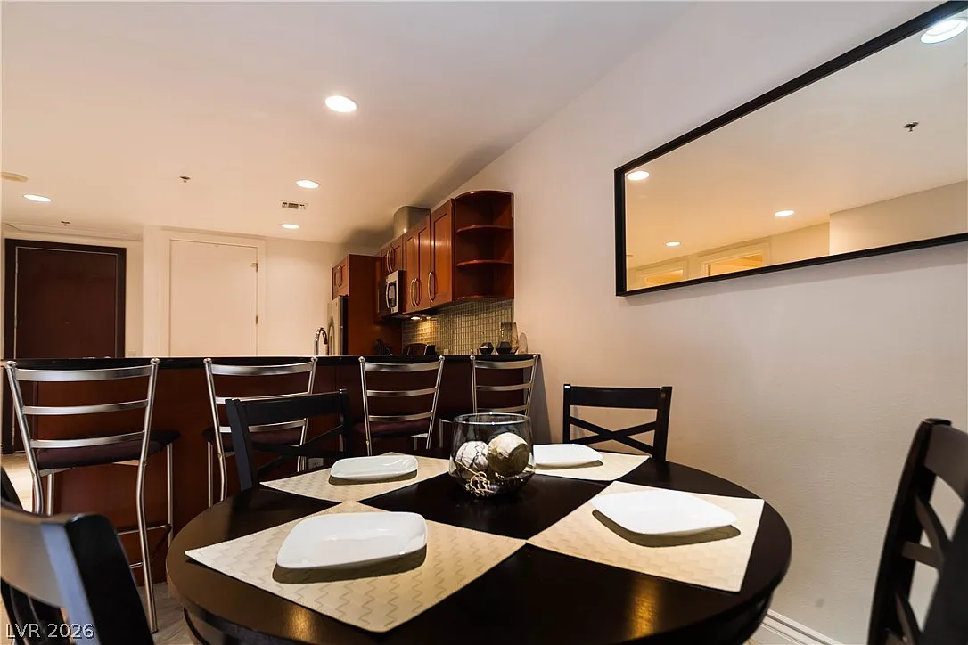 2 bed, 2.0 bath, 1132 sqft, $3,000 — Photo 4