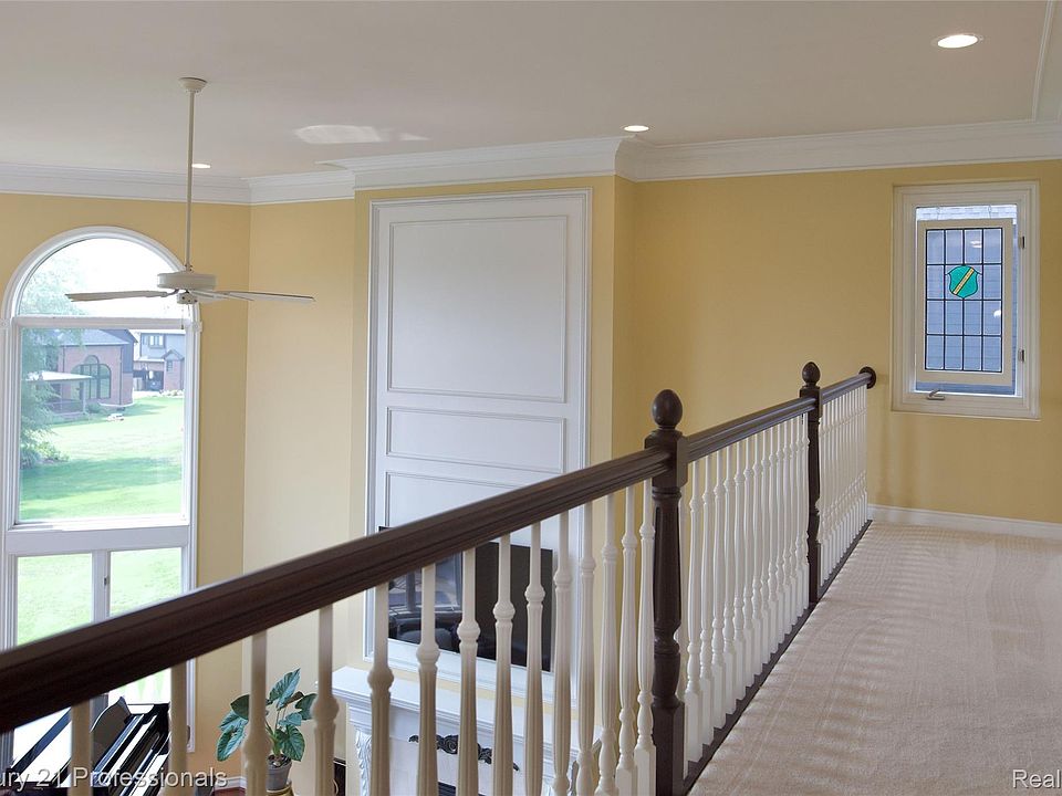 916 Majestic, photo 15