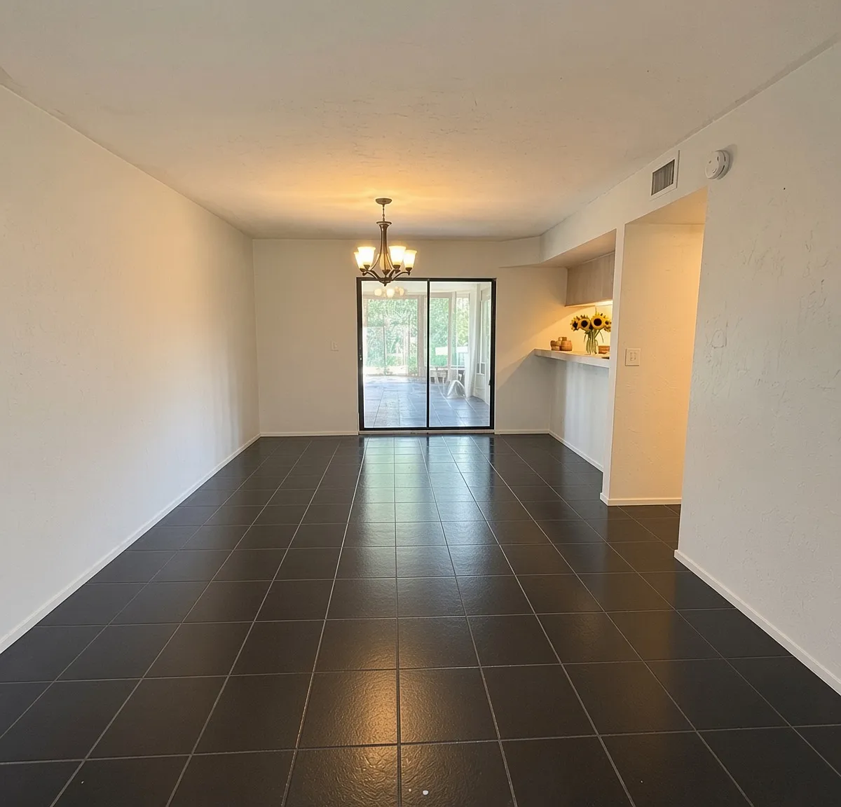 3 bed, 2.5 bath, 1482 sqft, $1,695 — Photo 4