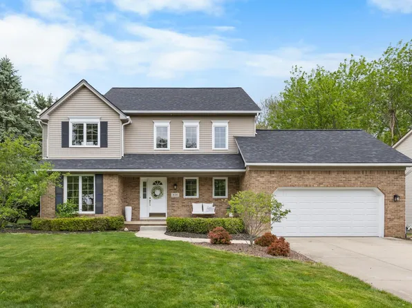 624 Woodhill Dr, Saline, MI 48176