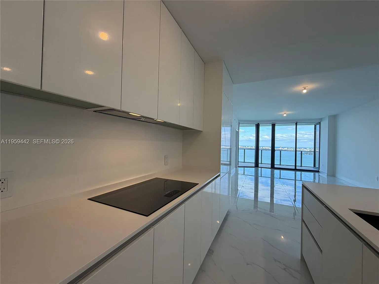 3 bed, 3.5 bath, 1650 sqft, $9,998 — Photo 4