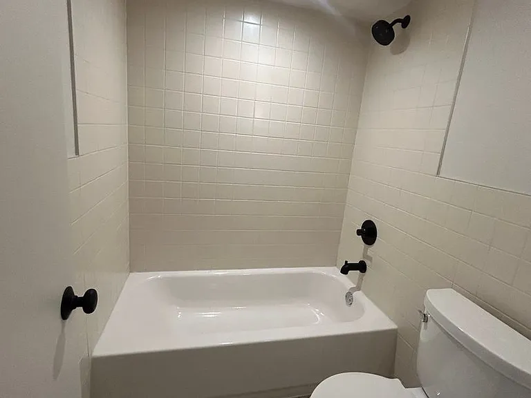Oak Park Apartments — Photo 29