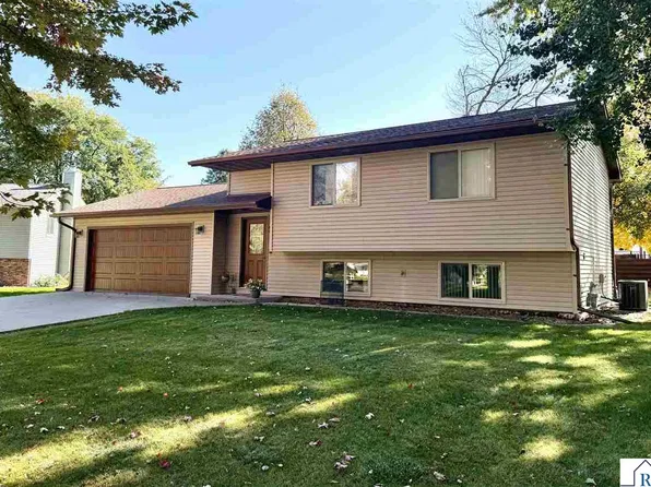 1705 Linda Ln, North Mankato, MN 56003