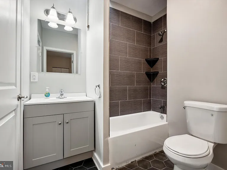 3304 W Allegheny Ave — Photo 20
