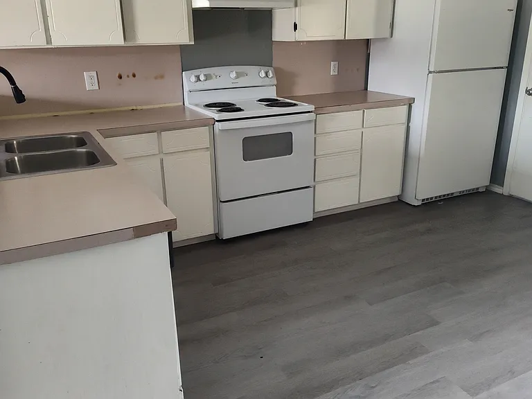 1100 Shanarae Cir #C — Photo 7