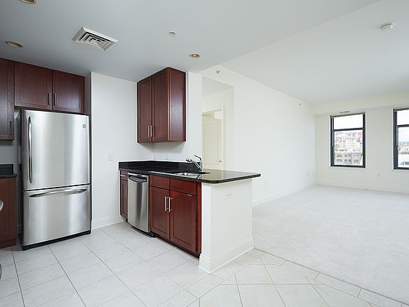 4th image of 525 N Fayette St Unit 411