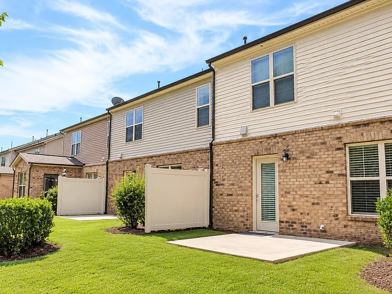 2132 Chipley Dr — Photo 13