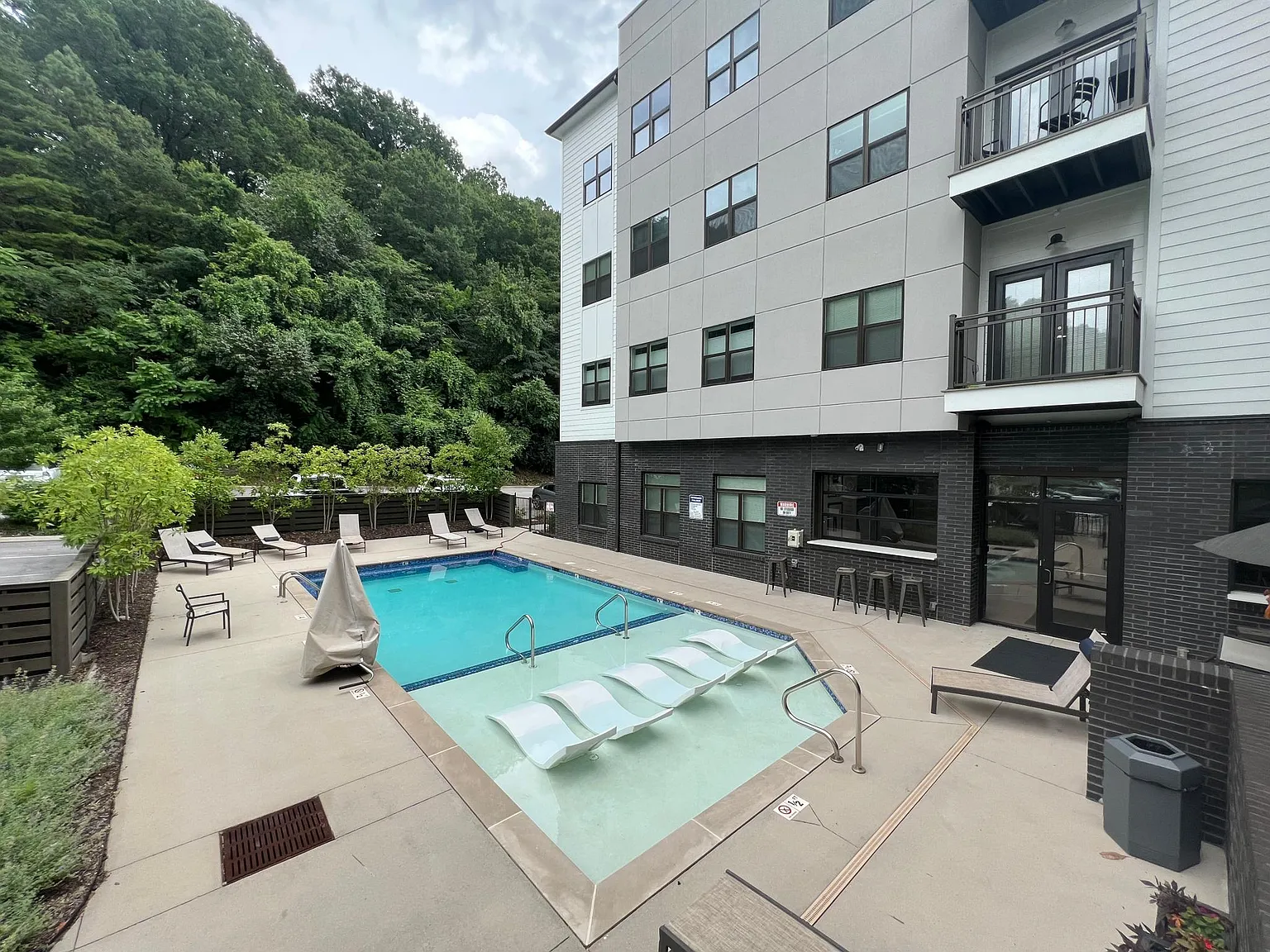 1 bed, 682 sqft, $1,300 — Photo 3