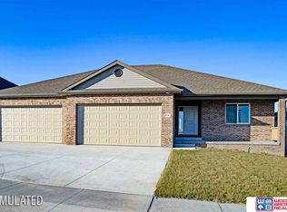 10420 Freedom Ln, Lincoln, NE 68527