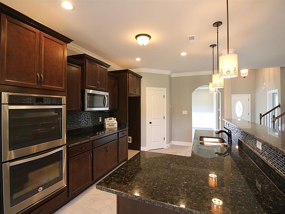 5th image of 758 Farmington Lot 758