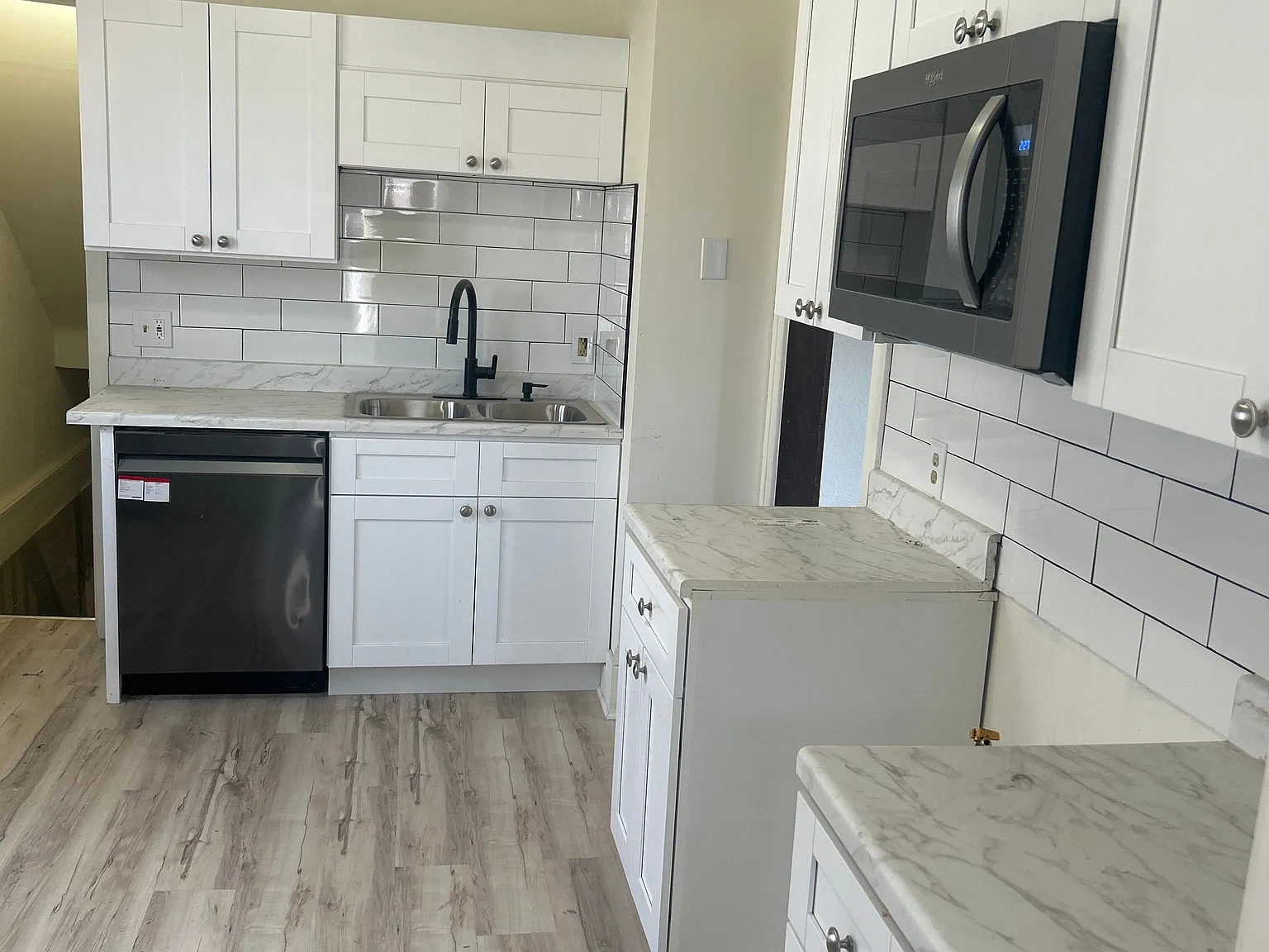 4 bed, 1.5 bath, $2,000 — Photo 2