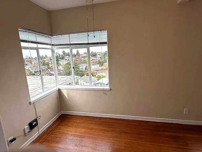 2641 Ivy Dr — Photo 9