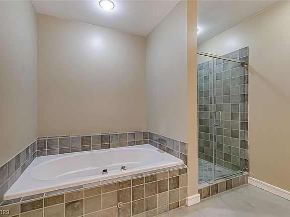 5th image of 200 Hoover Ave Unit 2012