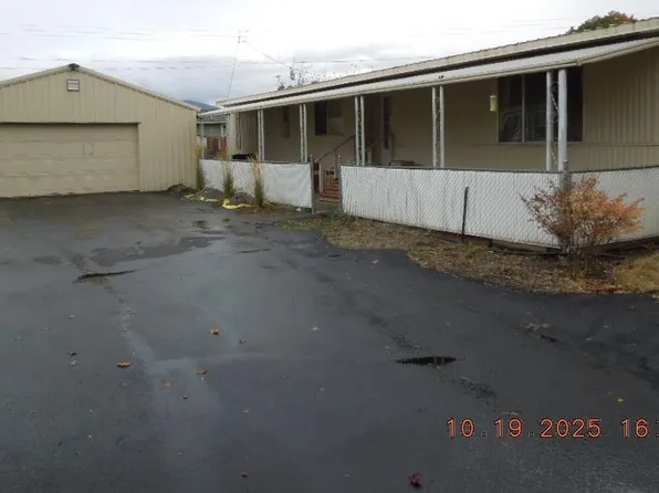 19008 E Bloom Cir, Greenacres, WA 99016