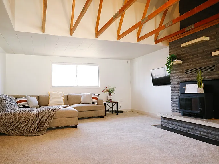 1240 Harrop St #2 — Photo 3