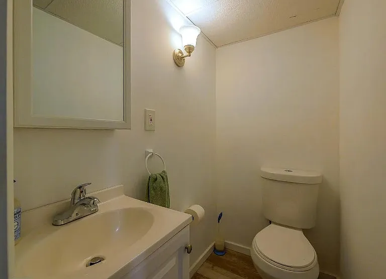 1075 Brookwood Ln — Photo 12