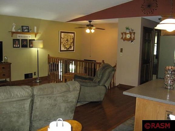 3rd image of 1462 Loren St