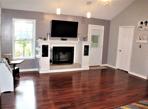 4th image of 3849 Brookfield Dr