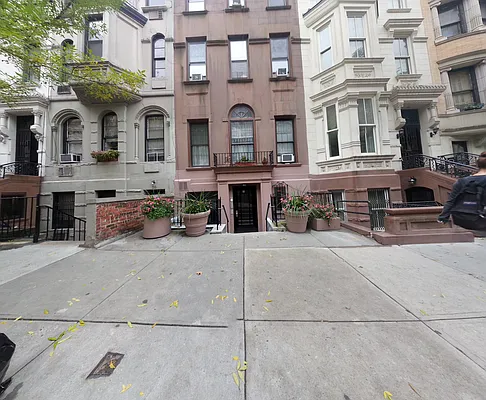 Rented by America Mecca Realty LLC | media 20