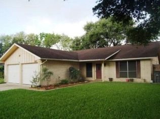105 Richmond Dr, Victoria, TX 77904