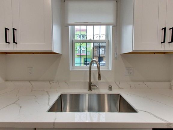 3rd image of 1301-1361 La Playa St #D
