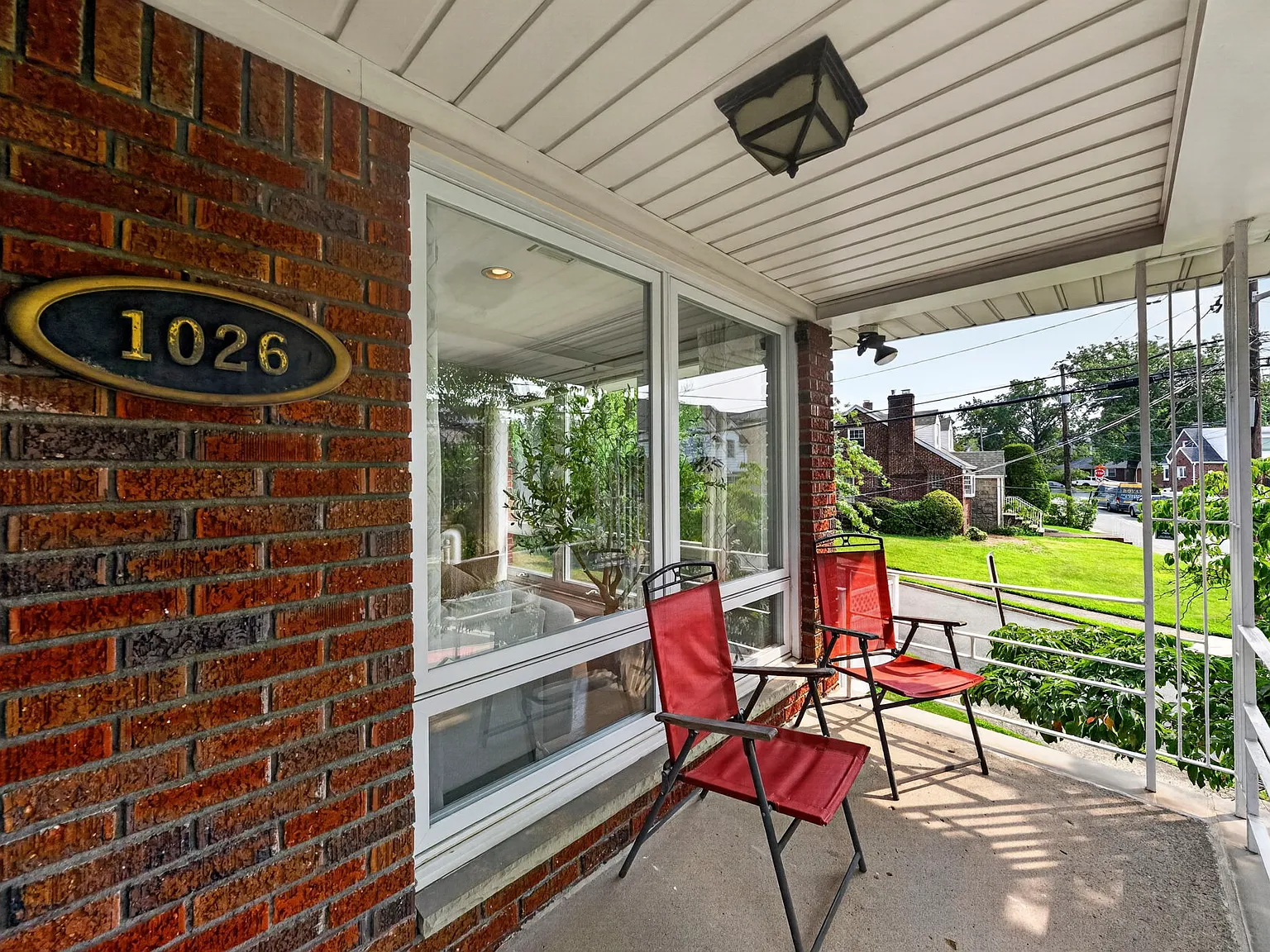 4 bed, 2600 sqft, $5,800 — Photo 2