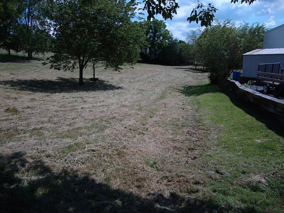 2nd image of 202 Tucker Ln