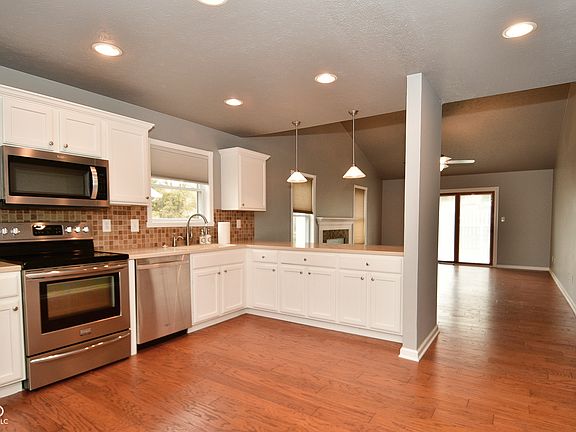 3rd image of 7915 Shannon Lakes Way