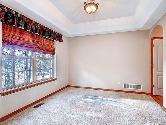 5th image of 520 Regent Ln