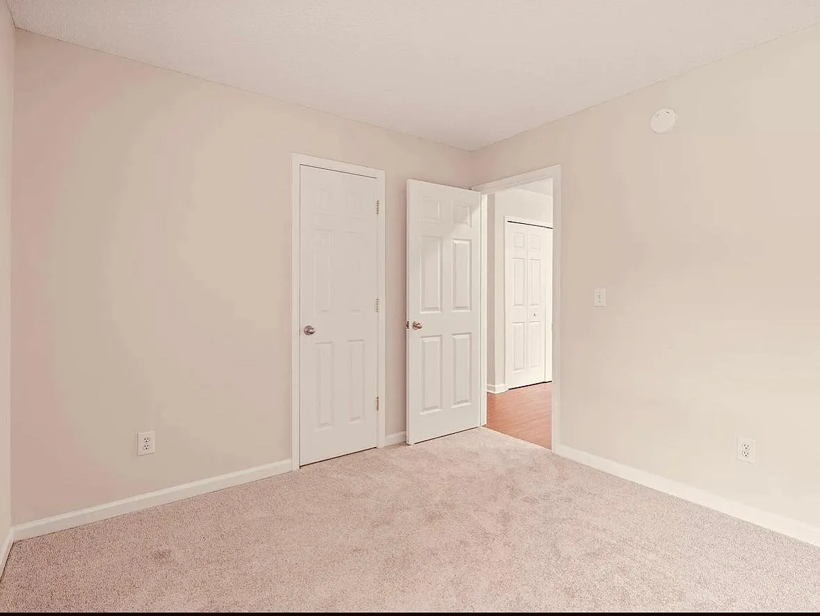 3 bed, 1258 sqft, $900 — Photo 2