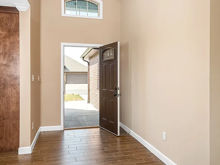 100 Kamarie Ln — Photo 7
