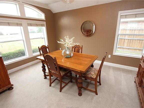 5th image of 304 Bernburg Ln
