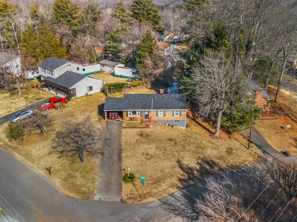 1400 Ashbourne Dr, Lynchburg, VA 24501