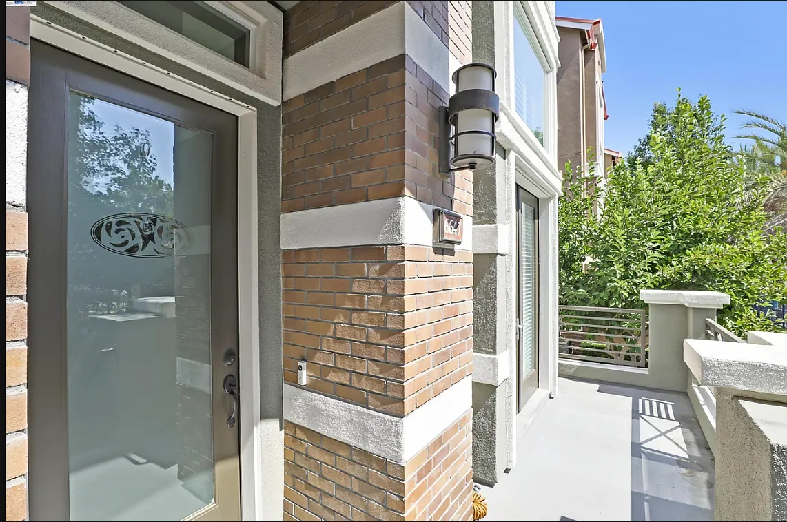 3 bed, 2.5 bath, 1923 sqft, $4,300 — Photo 3