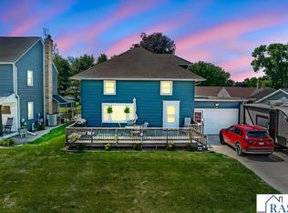 310 E 13th St, Blue Earth, MN 56013
