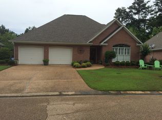 511 Spring Lake Dr, Pearl, MS 39208