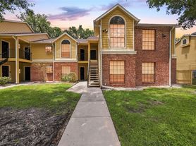 8630 Mallard Reserve Dr, Tampa, FL