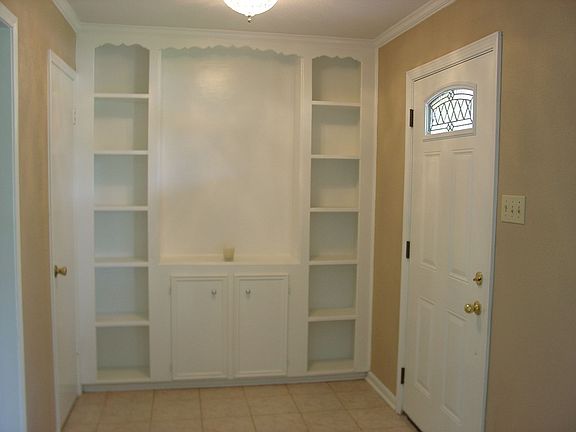Attractive foyer built-ins